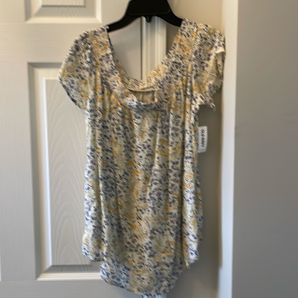 NWT Women’s Large Old Navy top